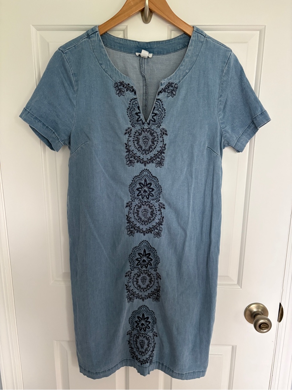 Westport Light Blue Denim Size 6 Embroidered Short Sleeve Dress